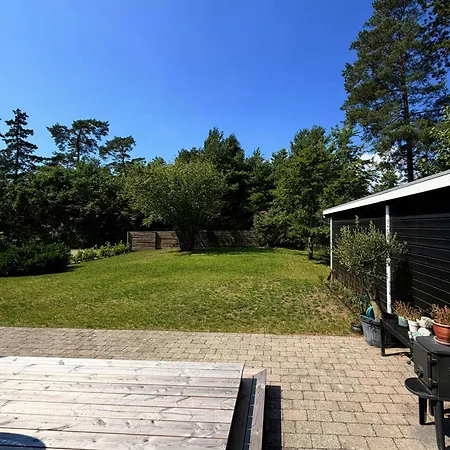 Hébergement de vacances Bright Summer House With Deck Near Asserbo